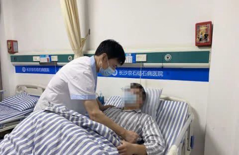 您是否正在为前列腺炎烦恼?面对琳琅满目的药物,如何才能找到最有效的治疗方案呢?今天我们就来聊聊前列腺炎患者应该选择哪些药物,以及这些药物在临床上的表现如何。